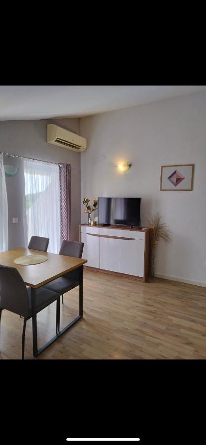Guesthouse Villa Jurisic Новалья Экстерьер фото