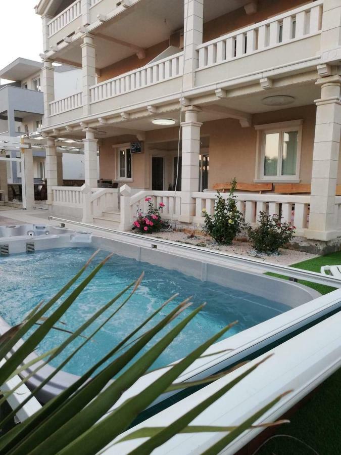 Guesthouse Villa Jurisic Новалья Экстерьер фото