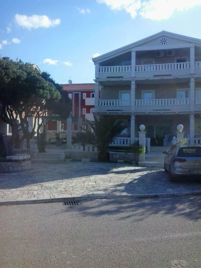 Guesthouse Villa Jurisic Новалья Экстерьер фото