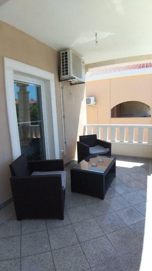 Guesthouse Villa Jurisic Новалья Экстерьер фото