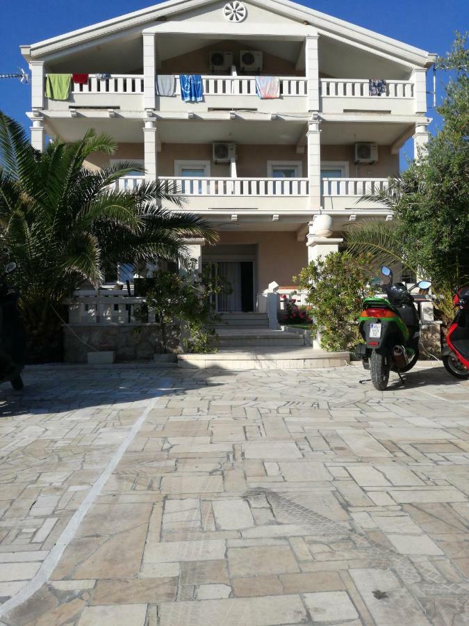 Guesthouse Villa Jurisic Новалья Экстерьер фото