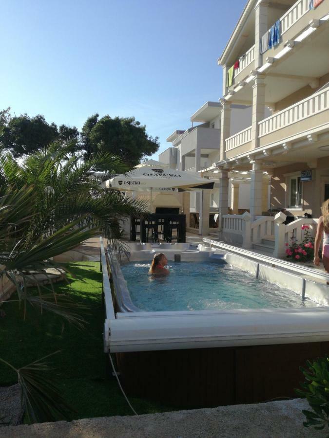 Guesthouse Villa Jurisic Новалья Экстерьер фото